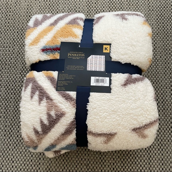 Pendleton Reversible Manta Sherpa Blanket - King - Picture 2 of 3